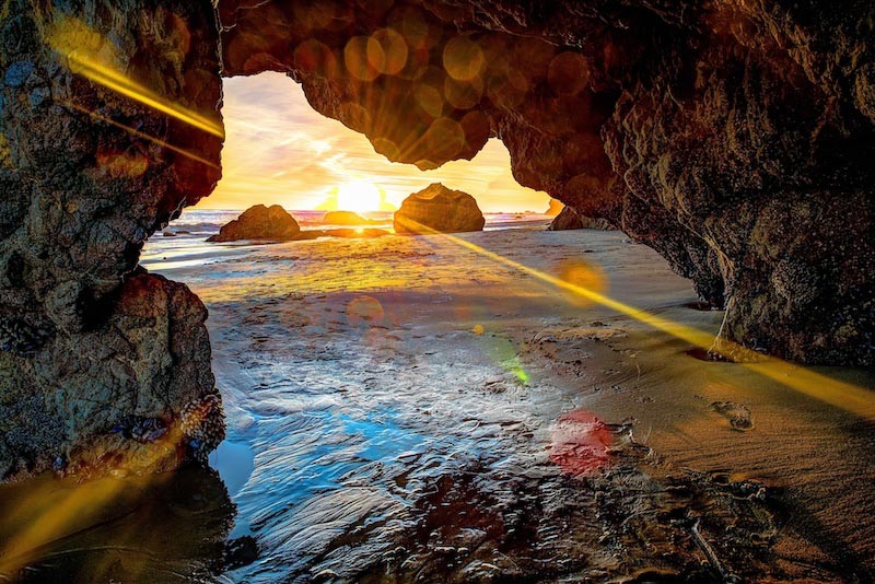 Cueva En La Playa - Papel Pintado