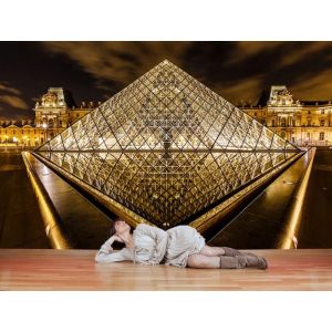 Pirámide Del Louvre De París